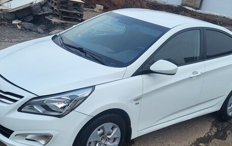 Hyundai Solaris II рестайлинг, 2014 год, 680 000 рублей, 3 фотография