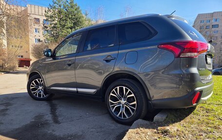 Mitsubishi Outlander III рестайлинг 3, 2015 год, 1 640 000 рублей, 4 фотография