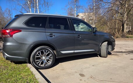 Mitsubishi Outlander III рестайлинг 3, 2015 год, 1 640 000 рублей, 7 фотография