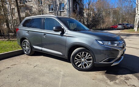 Mitsubishi Outlander III рестайлинг 3, 2015 год, 1 640 000 рублей, 8 фотография