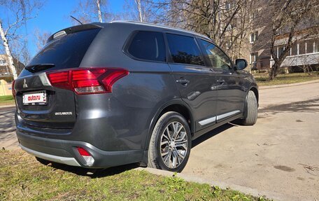 Mitsubishi Outlander III рестайлинг 3, 2015 год, 1 640 000 рублей, 6 фотография