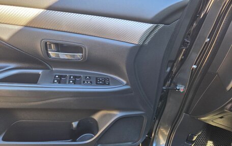 Mitsubishi Outlander III рестайлинг 3, 2015 год, 1 640 000 рублей, 17 фотография