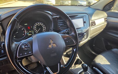 Mitsubishi Outlander III рестайлинг 3, 2015 год, 1 640 000 рублей, 15 фотография