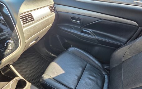 Mitsubishi Outlander III рестайлинг 3, 2015 год, 1 640 000 рублей, 21 фотография