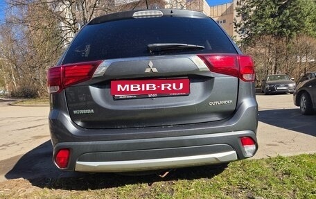 Mitsubishi Outlander III рестайлинг 3, 2015 год, 1 640 000 рублей, 5 фотография