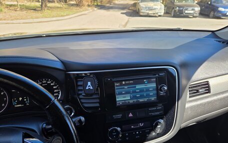 Mitsubishi Outlander III рестайлинг 3, 2015 год, 1 640 000 рублей, 24 фотография