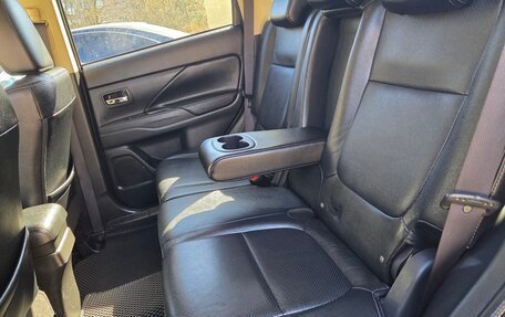 Mitsubishi Outlander III рестайлинг 3, 2015 год, 1 640 000 рублей, 27 фотография