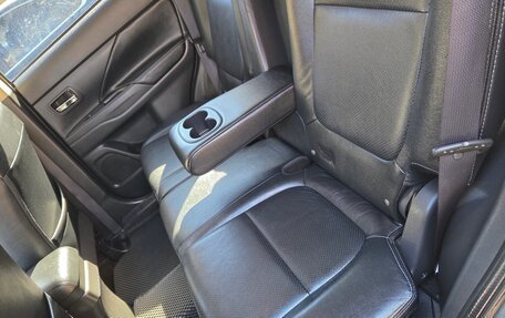 Mitsubishi Outlander III рестайлинг 3, 2015 год, 1 640 000 рублей, 25 фотография