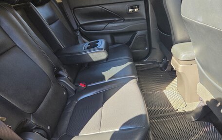 Mitsubishi Outlander III рестайлинг 3, 2015 год, 1 640 000 рублей, 29 фотография