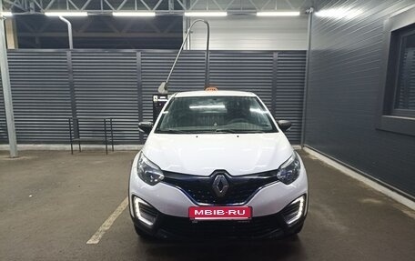 Renault Kaptur I рестайлинг, 2019 год, 900 000 рублей, 2 фотография