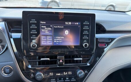 Toyota Camry, 2021 год, 3 300 000 рублей, 2 фотография