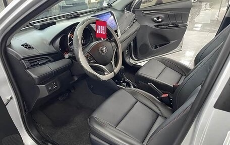 Toyota Yaris XP150 рестайлинг, 2022 год, 1 536 505 рублей, 2 фотография