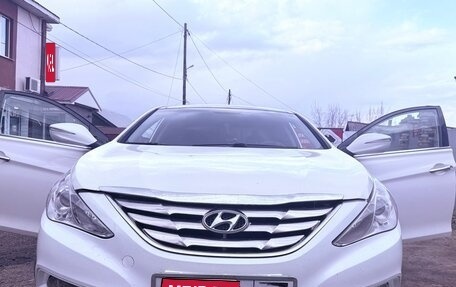Hyundai Sonata VI, 2011 год, 1 050 000 рублей, 1 фотография