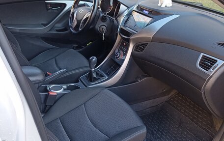 Hyundai Elantra V, 2012 год, 960 000 рублей, 8 фотография