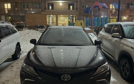 Toyota Camry, 2021 год, 2 900 000 рублей, 2 фотография