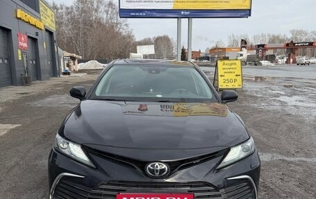Toyota Camry, 2021 год, 2 900 000 рублей, 3 фотография