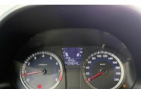 Hyundai Solaris II рестайлинг, 2011 год, 399 000 рублей, 14 фотография