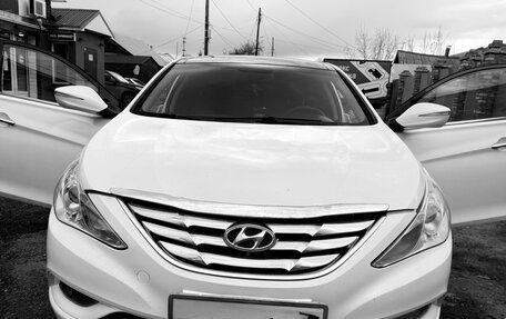 Hyundai Sonata VI, 2011 год, 1 050 000 рублей, 2 фотография