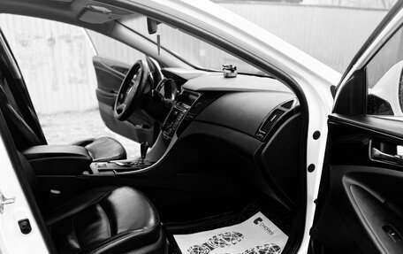 Hyundai Sonata VI, 2011 год, 1 050 000 рублей, 5 фотография