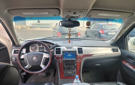 Cadillac Escalade III, 2010 год, 1 950 000 рублей, 7 фотография