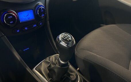 Hyundai Solaris II рестайлинг, 2012 год, 820 000 рублей, 30 фотография