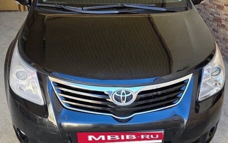 Toyota Avensis III рестайлинг, 2009 год, 930 000 рублей, 2 фотография