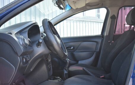 Renault Logan II, 2018 год, 719 999 рублей, 10 фотография