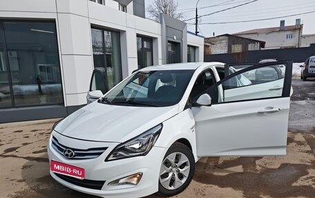 Hyundai Solaris II рестайлинг, 2015 год, 888 000 рублей, 1 фотография