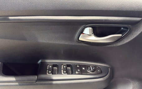 KIA Rio IV, 2019 год, 1 320 000 рублей, 10 фотография