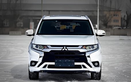 Mitsubishi Outlander III рестайлинг 3, 2022 год, 2 720 000 рублей, 2 фотография