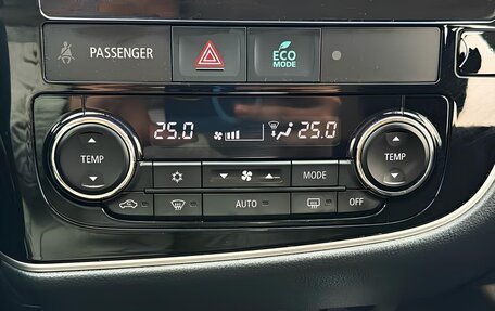 Mitsubishi Outlander III рестайлинг 3, 2022 год, 2 720 000 рублей, 13 фотография