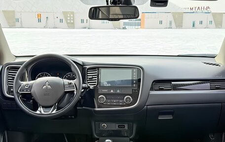 Mitsubishi Outlander III рестайлинг 3, 2022 год, 2 720 000 рублей, 10 фотография