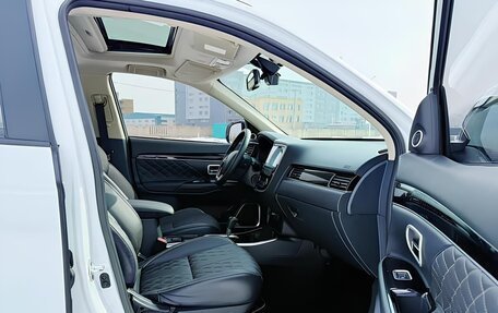 Mitsubishi Outlander III рестайлинг 3, 2022 год, 2 720 000 рублей, 17 фотография