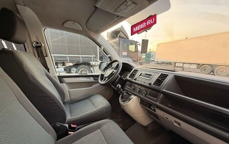 Volkswagen Transporter T6 рестайлинг, 2017 год, 3 500 000 рублей, 8 фотография