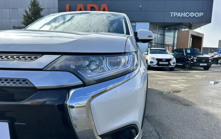 Mitsubishi Outlander III рестайлинг 3, 2018 год, 1 950 000 рублей, 8 фотография