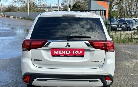 Mitsubishi Outlander III рестайлинг 3, 2018 год, 1 950 000 рублей, 5 фотография