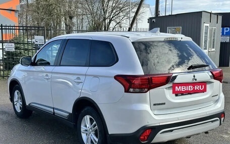 Mitsubishi Outlander III рестайлинг 3, 2018 год, 1 950 000 рублей, 4 фотография