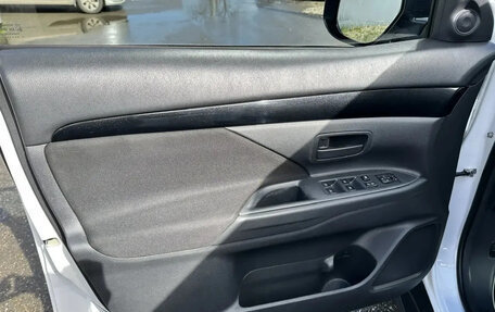 Mitsubishi Outlander III рестайлинг 3, 2018 год, 1 950 000 рублей, 18 фотография