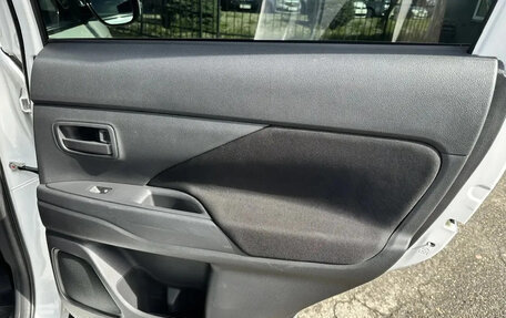 Mitsubishi Outlander III рестайлинг 3, 2018 год, 1 950 000 рублей, 19 фотография