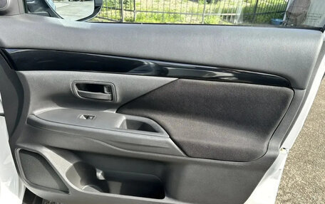 Mitsubishi Outlander III рестайлинг 3, 2018 год, 1 950 000 рублей, 26 фотография