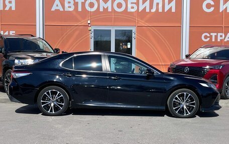 Toyota Camry, 2018 год, 2 750 000 рублей, 4 фотография