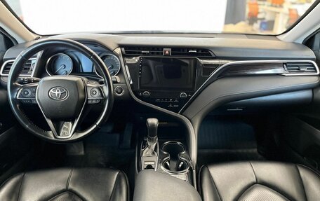 Toyota Camry, 2018 год, 2 750 000 рублей, 9 фотография