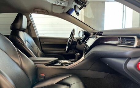 Toyota Camry, 2018 год, 2 750 000 рублей, 23 фотография