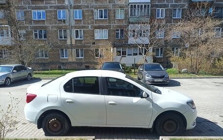 Renault Logan II, 2016 год, 585 000 рублей, 2 фотография