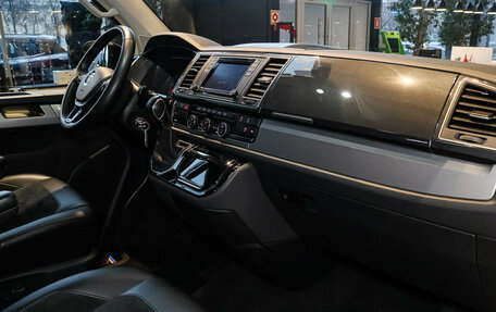 Volkswagen Multivan T6 рестайлинг, 2018 год, 5 200 000 рублей, 7 фотография