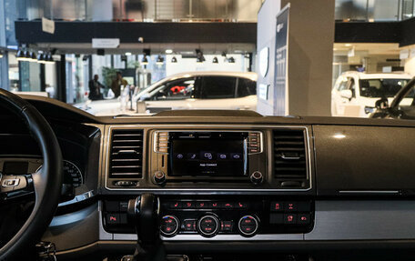 Volkswagen Multivan T6 рестайлинг, 2018 год, 5 200 000 рублей, 12 фотография