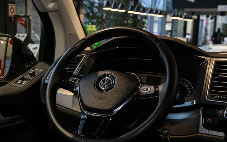 Volkswagen Multivan T6 рестайлинг, 2018 год, 5 200 000 рублей, 13 фотография