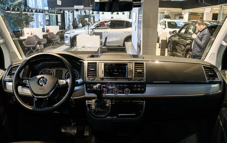 Volkswagen Multivan T6 рестайлинг, 2018 год, 5 200 000 рублей, 11 фотография