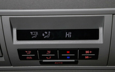 Volkswagen Multivan T6 рестайлинг, 2018 год, 5 200 000 рублей, 15 фотография