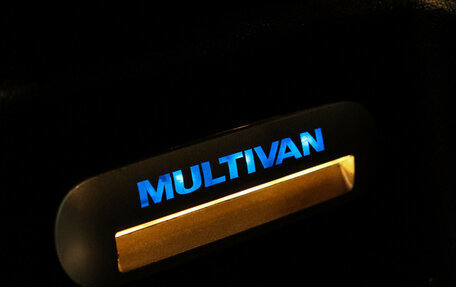 Volkswagen Multivan T6 рестайлинг, 2018 год, 5 200 000 рублей, 24 фотография